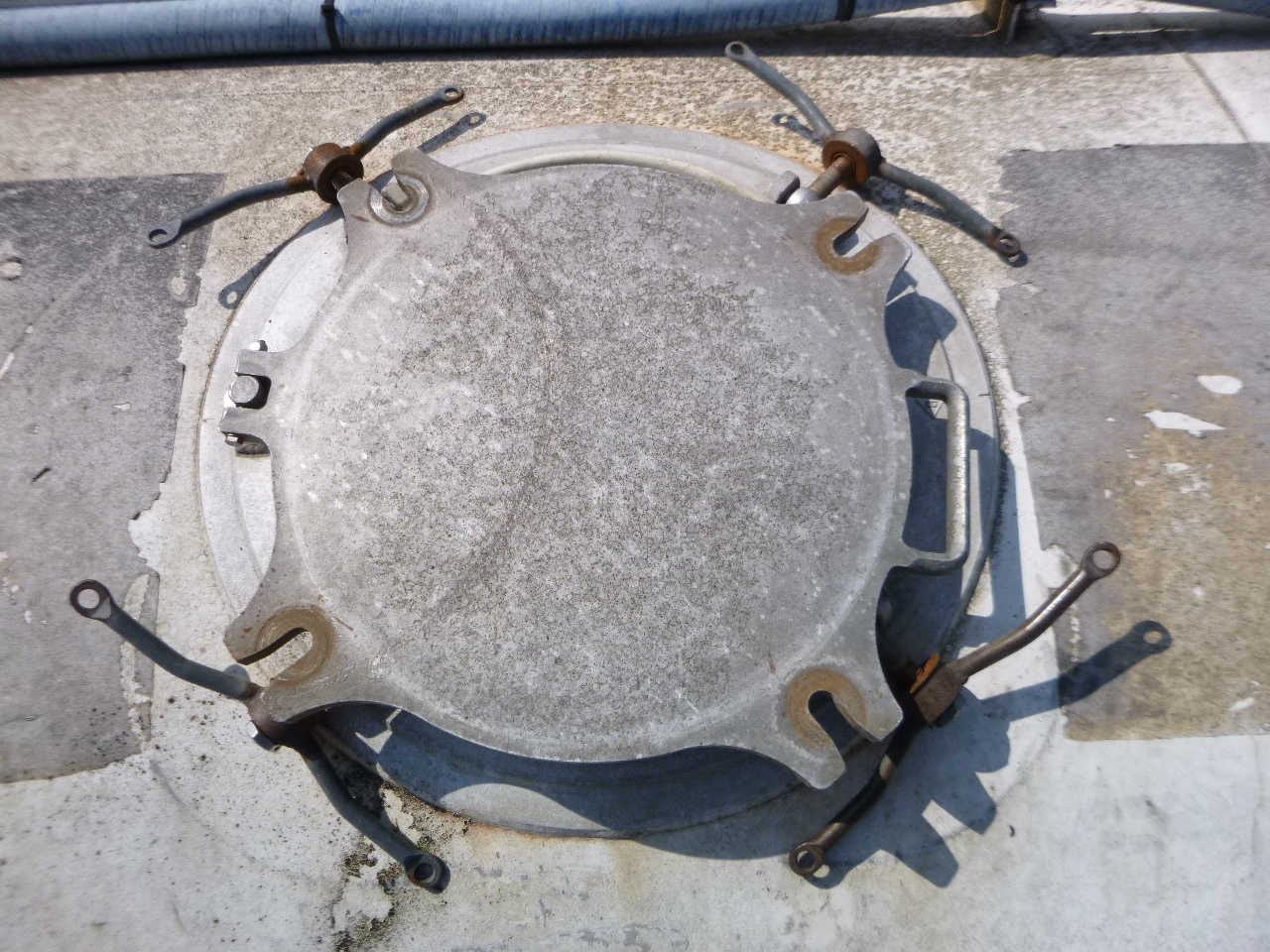 Επικαθήμενο βυτίο για τη μεταφορά λεύρι Feldbinder Powder tank alu 63 m3 / 1 comp (tipping): φωτογραφία 10
