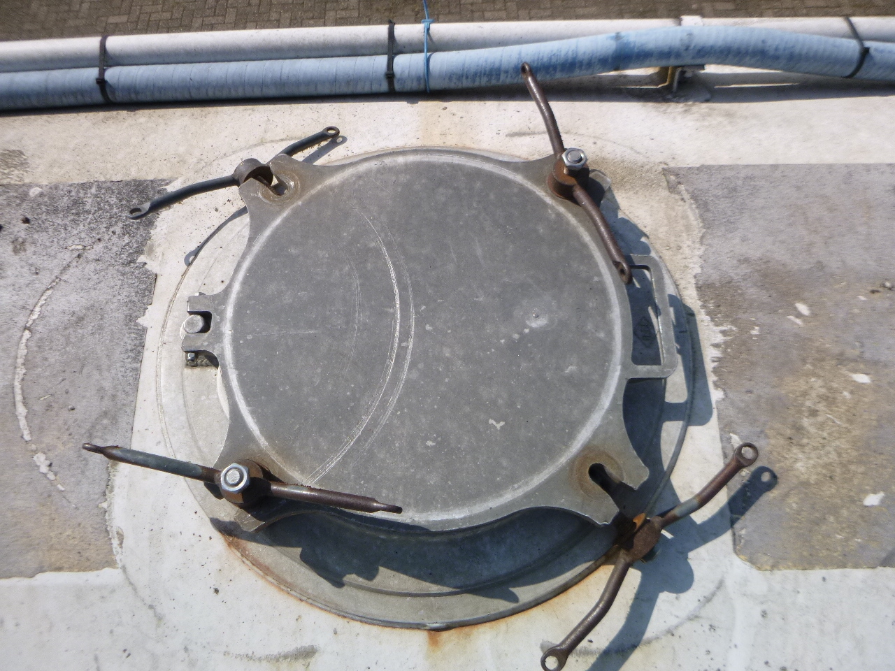 Επικαθήμενο βυτίο για τη μεταφορά λεύρι Feldbinder Powder tank alu 63 m3 / 1 comp (tipping): φωτογραφία 7