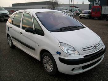 Citroen MPV, fabr.CITROEN, type PICASSO, 2.0 HDI, eerste inschrijving 01-01-2006, km-stand 136.700, chassisnr VF7CHRHYB25736940, AIRCO, alle documenten aanwezig - Αυτοκίνητο